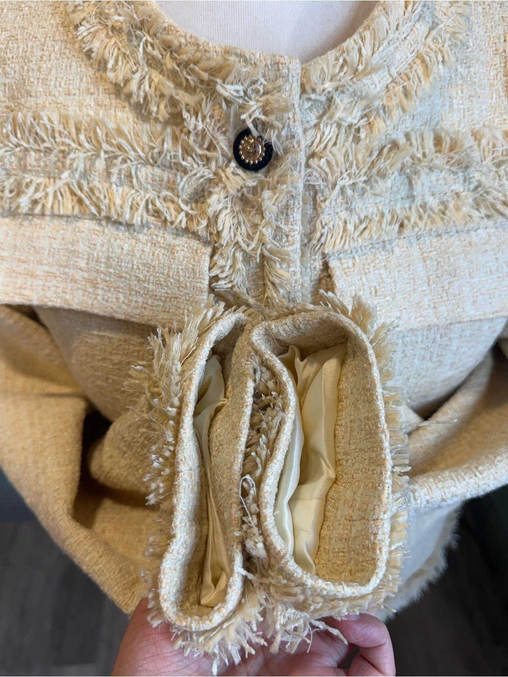 20%Wool Cream Boucle Tweed Jacket Fringe Trim Gold Button Blazer - Picture 10 of 10